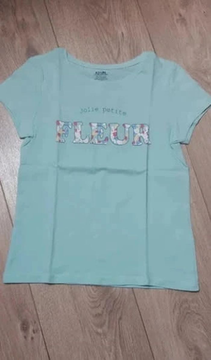 Tee-shirt MC kiabi "jolie petite fleur" 10 ans neuf jamais porté