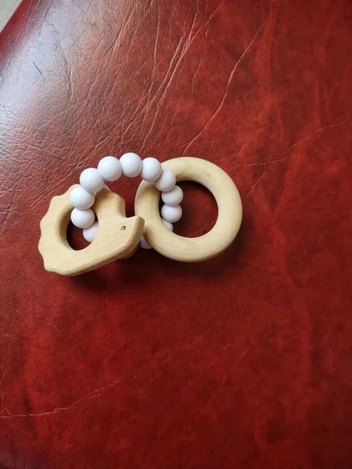 Anneau de dentition en bois et silicone hérisson
