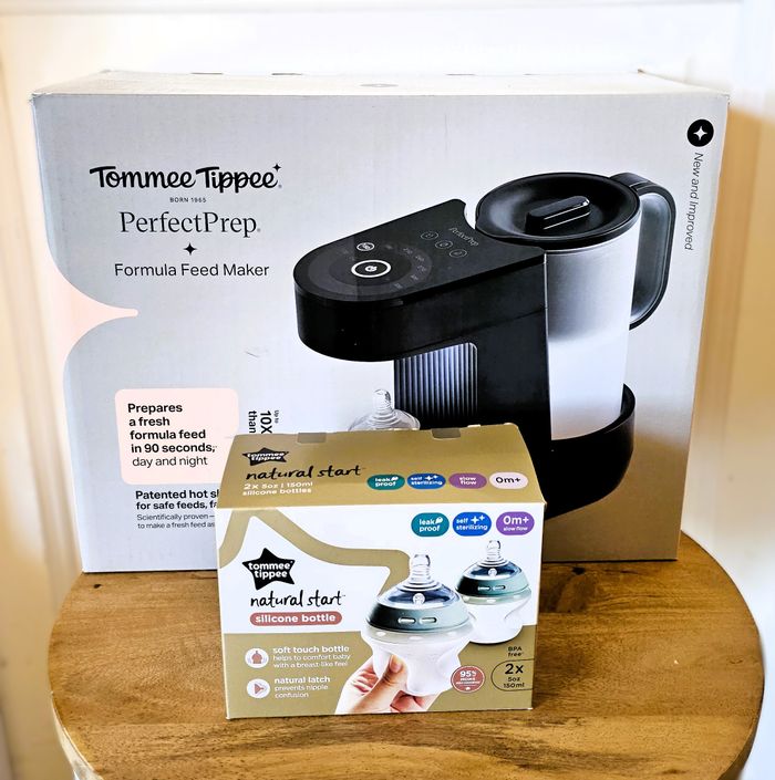 NEUFS Tommee Tippee  : Préparateur de biberons + boite de 2 biberons anti-colique  150ml