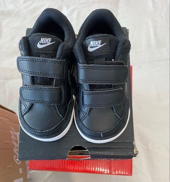 Baskets neuves Nike pointure 21