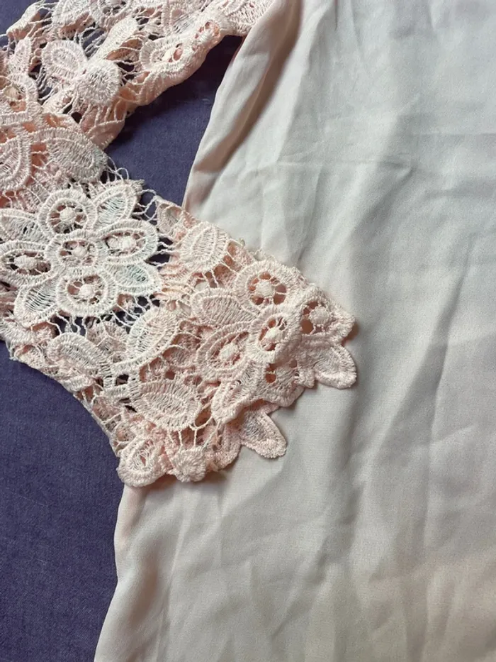 Chemise avec dentelle sur le haut et les manches - photo numéro 2