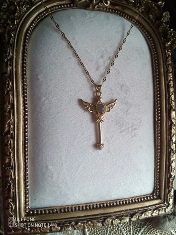 Collier clé ailée avec pierres de labradorite