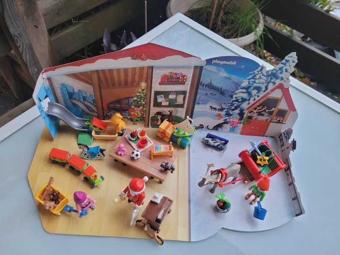 Playmobil 9264 : Calendrier de l'avent, La Fabrique du Père-Noël 🎅 - photo numéro 3