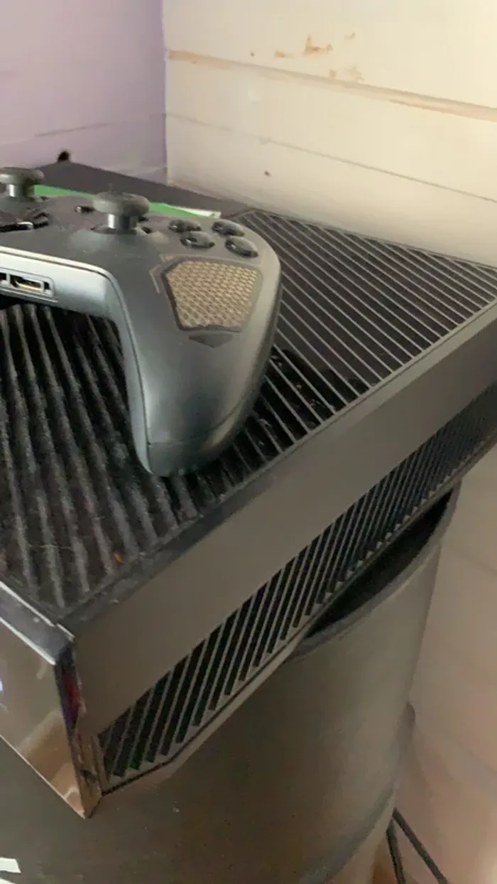 Console Xbox one noir officiel - photo numéro 8