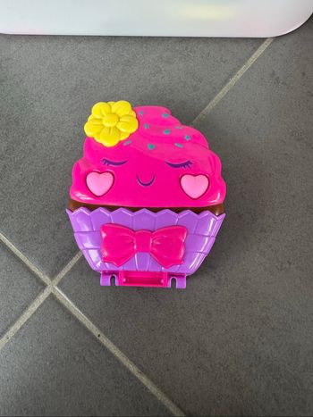 Polly pocket cupcake