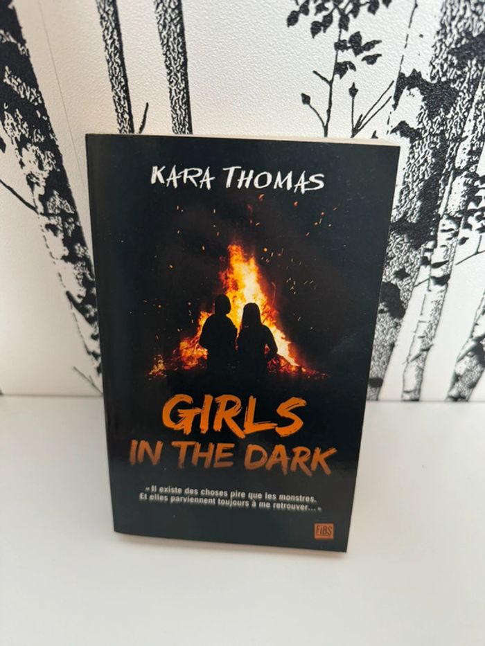Livre Girls in the Dark
