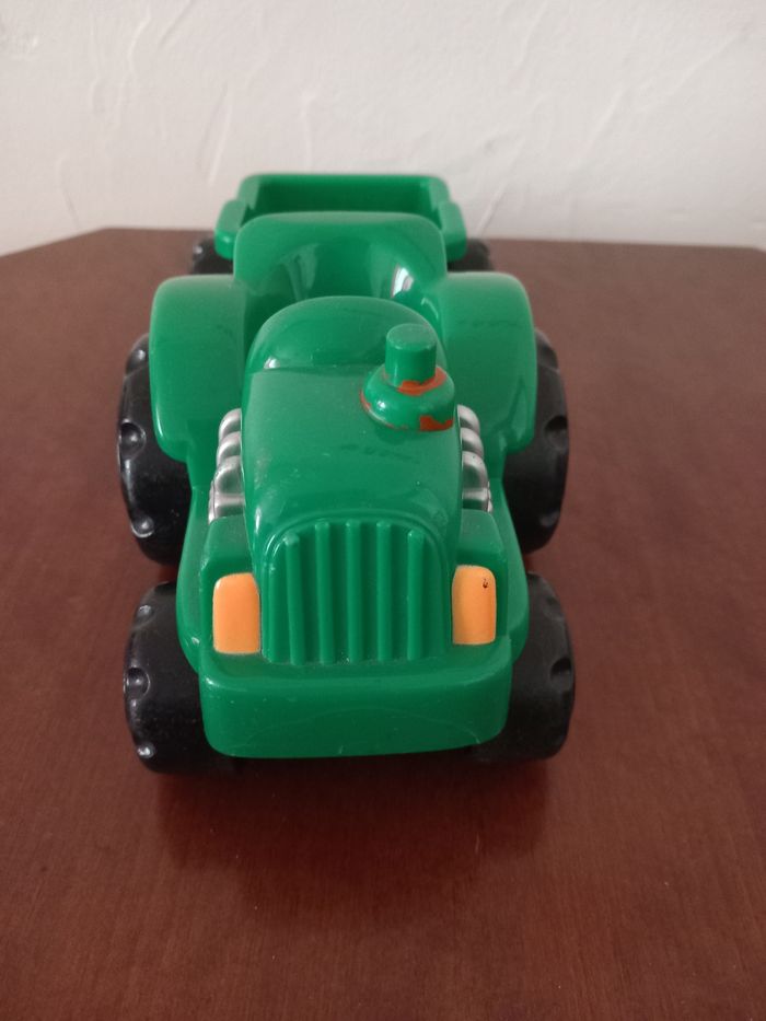 Jouet tracteur vert - photo numéro 3