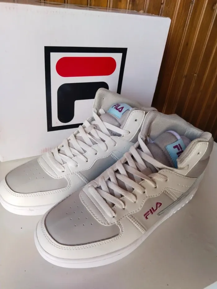 Paire de baskets montantes femme de marque Fila pointure 41 - photo numéro 3