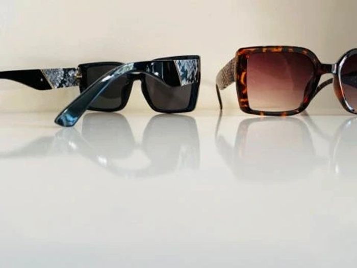Lot de deux lunettes de soleil marron et noir UV protection catégorie 3 - photo numéro 2