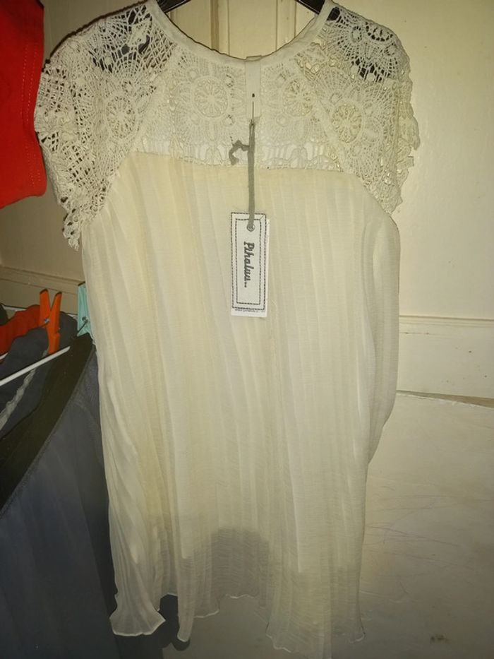 Robe crème neuve pihaluu prix 49e noté 10 sur étiquette mais 8 sur celle du vêtement - photo numéro 2
