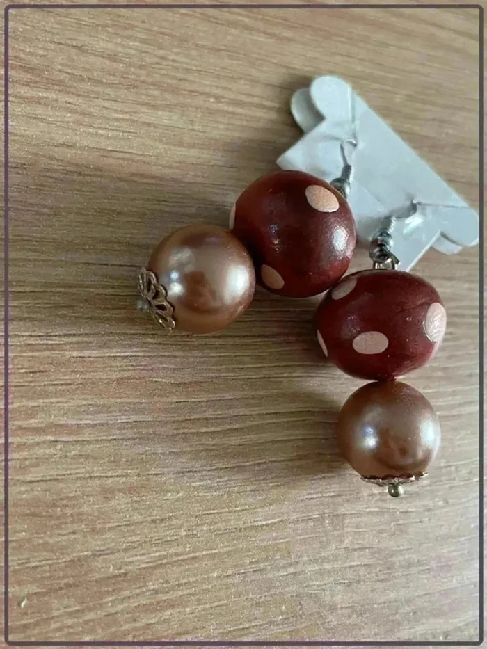 Boucles d’oreilles brune à pois blanc - photo numéro 2