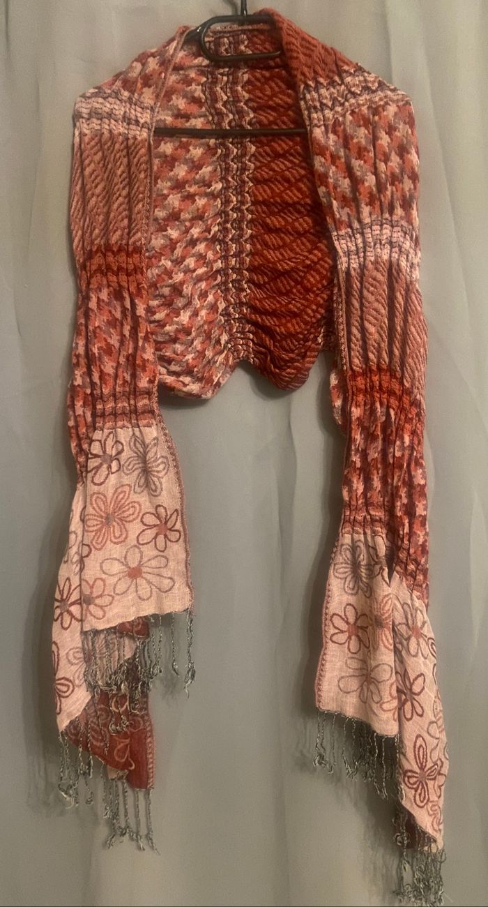 Grande écharpe à motifs rouges/bordeaux