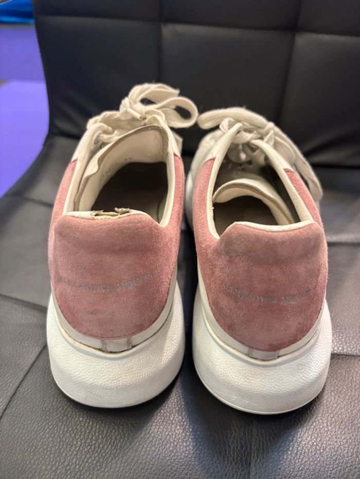 Baskets Alexander McQueen en cuir blanc et rose pâle – Taille 39 - photo numéro 6