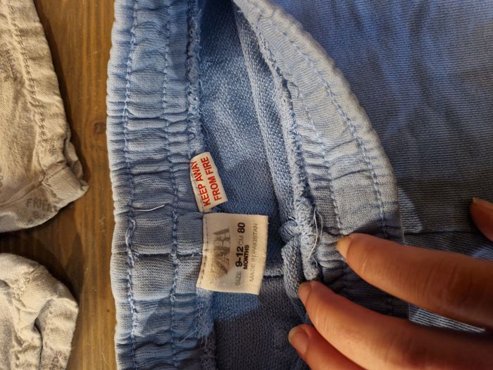 Lot de 2 shorts bébé ZARA taille 9 / 12 mois - photo numéro 2