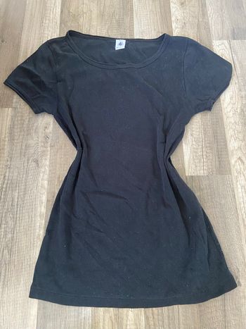 Tshirt couleur noir marque petit bateau taille 18 ans