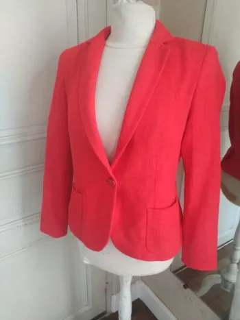 Veste Zara T38/M – rouge cintrée, chic et tendance