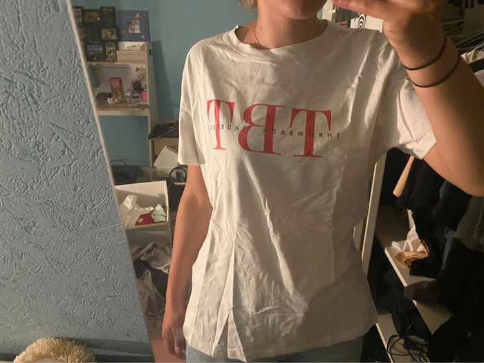 t shirt blanc à lettres rouges - photo numéro 2