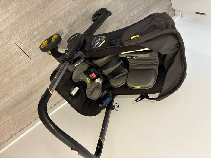 Poussette doona noir - photo numéro 2