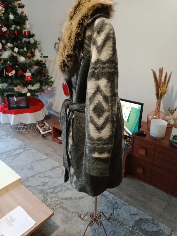 Manteau col en fausse fourrure - photo numéro 5