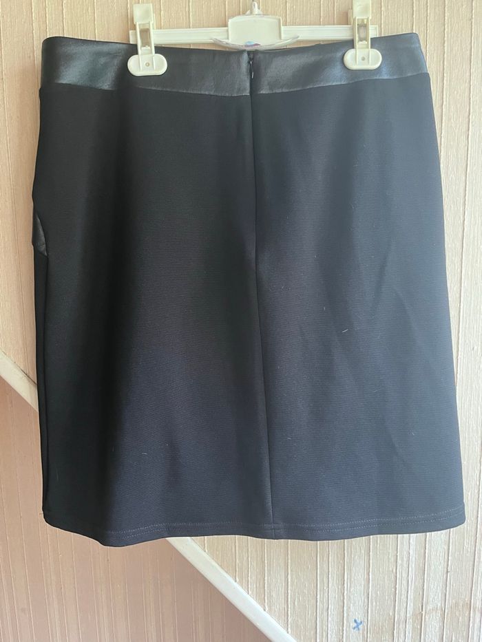 Jupe noire élégante avec empiècements effet cuir - taille 40 - photo numéro 3