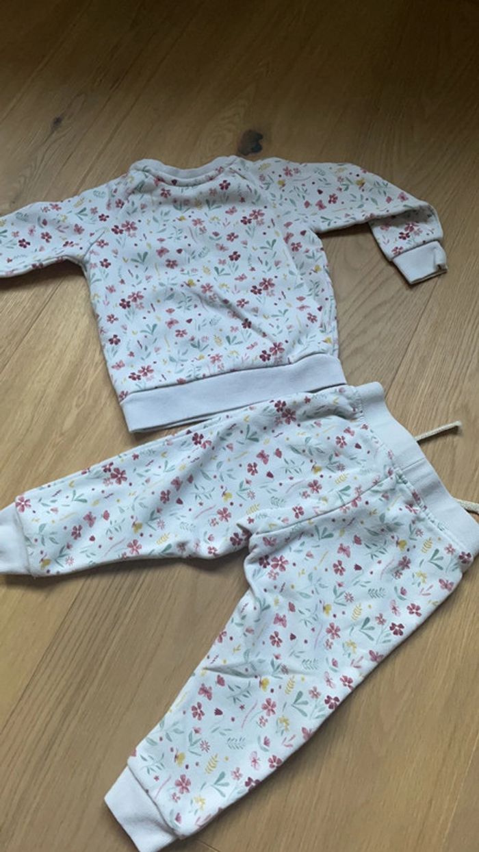 Ensemble survêtement liberty 12/18 mois primark - photo numéro 4