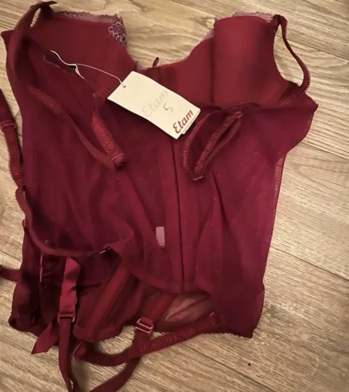 Guêpière porte jarretelle Etam bordeaux sexy - photo numéro 3