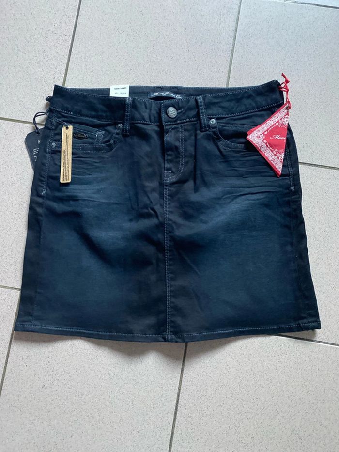 Jupe en jean, mavi jeans taille L. Valeur 59,95 e neuves.