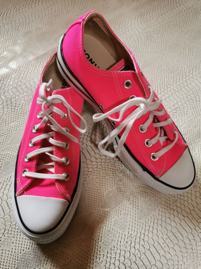 Baskets Converse basses rose fluo T40