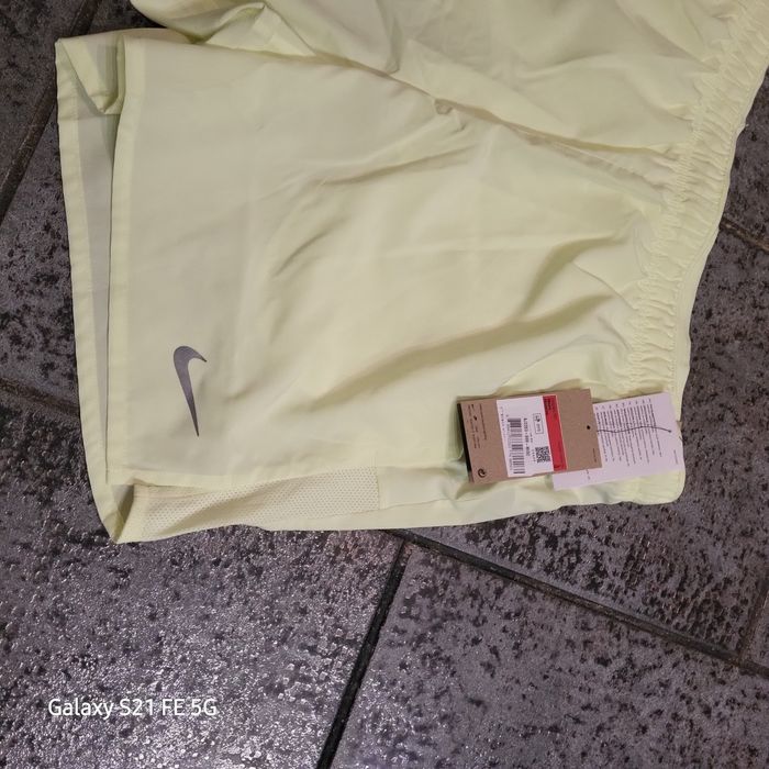 Short  nike taille L neuf avec étiquette - photo numéro 2
