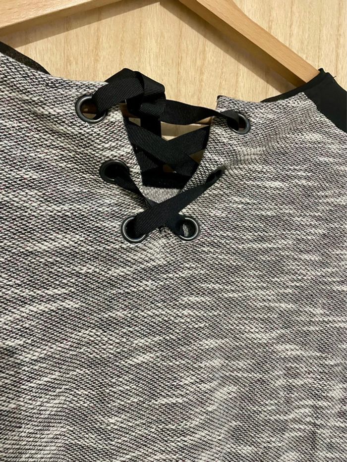 Petit pull gris lacet à l’arrière manches 3/4 taille S - photo numéro 13