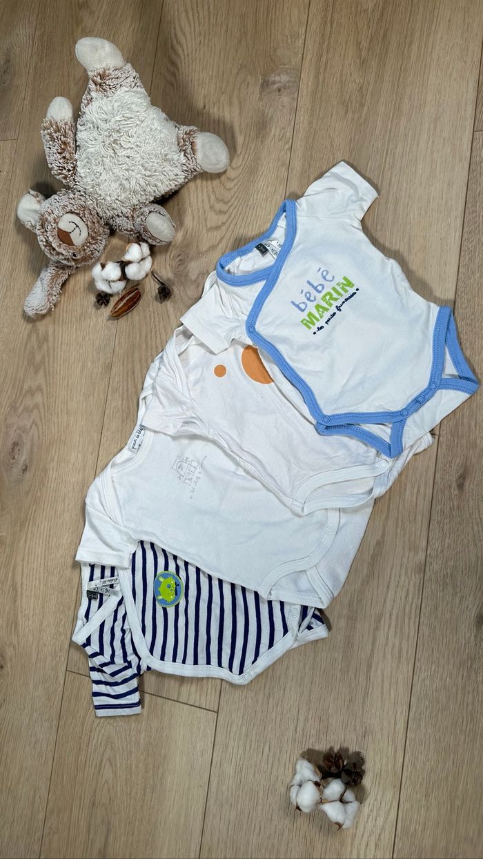 Lot 4 bodies bébé 1 mois