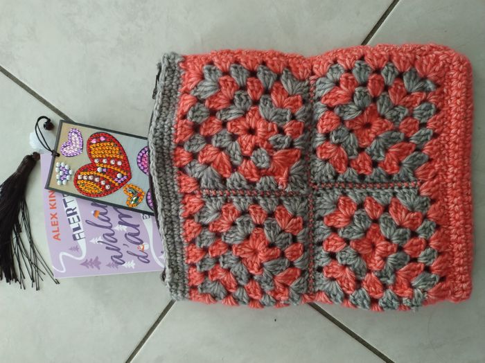 Pochette au crochet et/ou protège livre - photo numéro 6