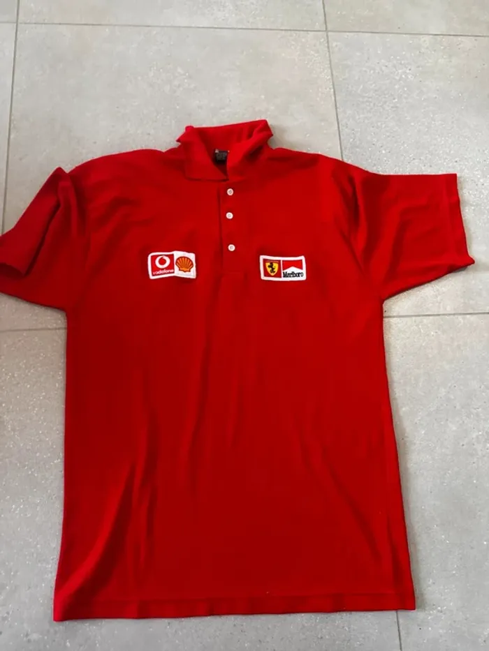 Polo rouge Ferrari marlboro vintage , taille XL, très bon état