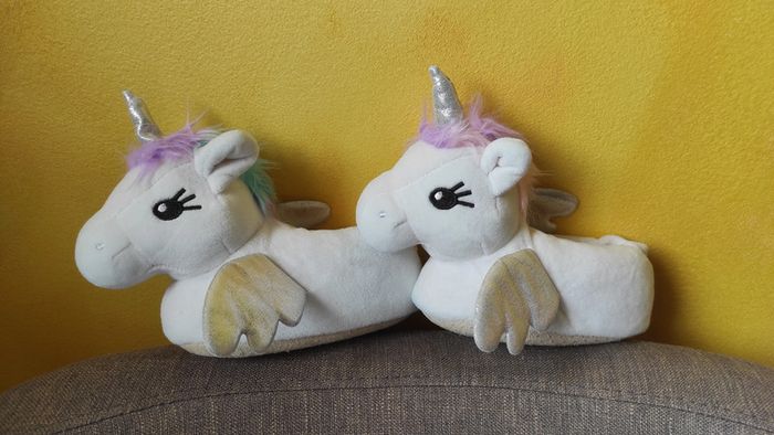 Chaussons licorne T21-22 - photo numéro 1