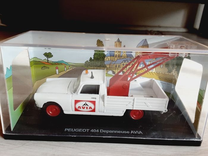 Petite voiture Peugeot 404 Dépanneuse Avia Les petits utilitaires français 1950 - 1960