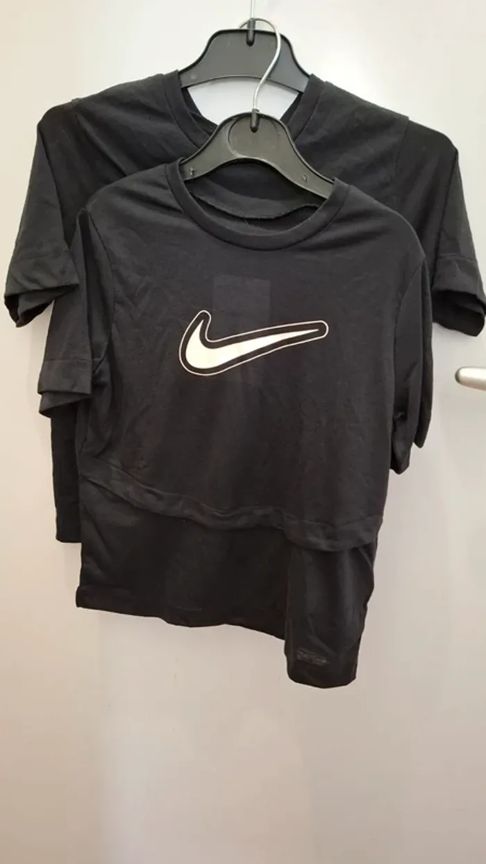 Lots 2 t-shirt Nike Taille 122-128cm - photo numéro 2
