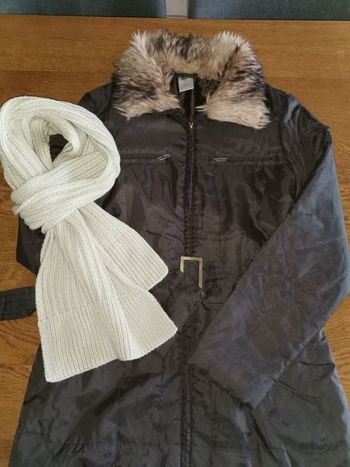 Veste légère mi-saison , taille 38/40 , jamais portée +cadeau