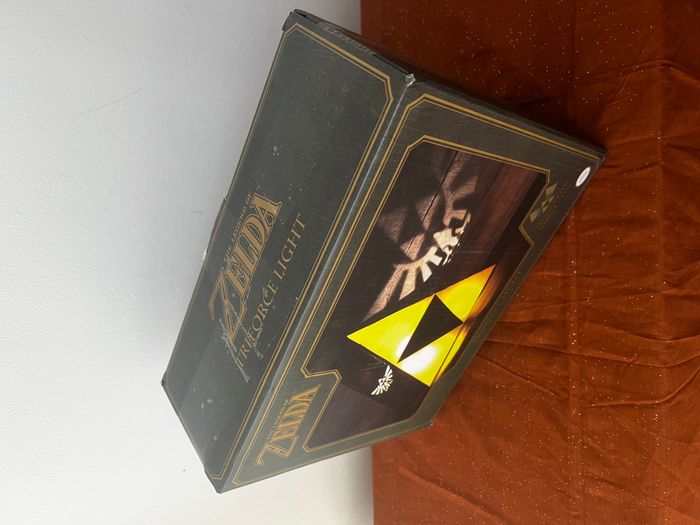 Lampe Zelda Triforce officielle en boîte - photo numéro 3