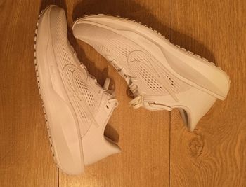 Quest 6 Nike blanche