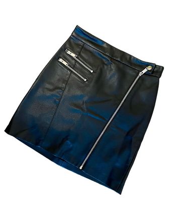 Jupe noire taille haute similicuir Bershka taille S très bon état