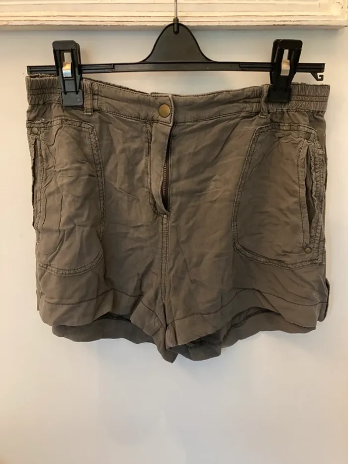 Short fluide kaki H&M taille 38