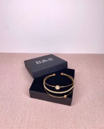 Bracelet fantaisie dorée orne de strass brillants