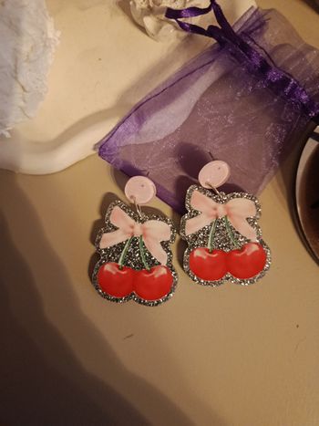 BO cerises acrylique 