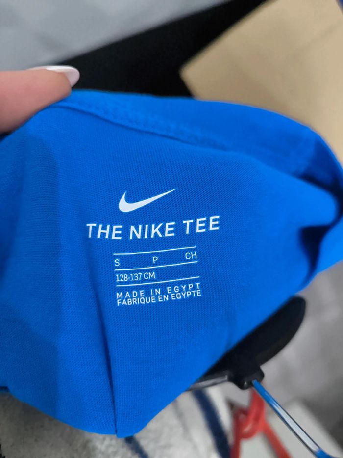 T shirt Nike taille 8 ans - photo numéro 4