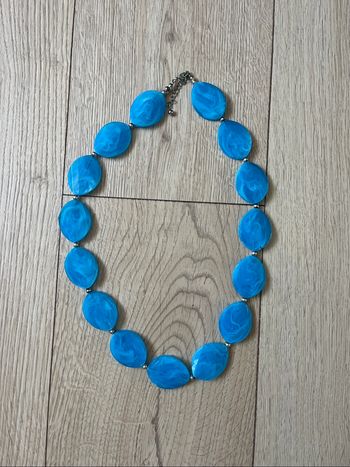 Collier bleu