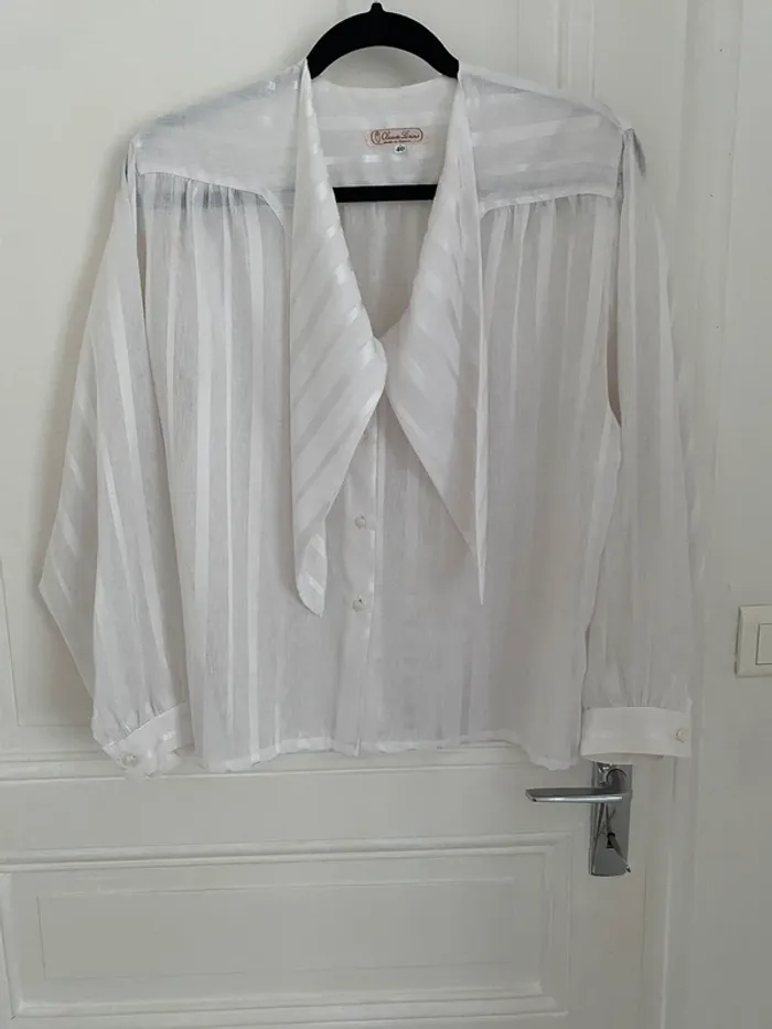 Chemisier vintage blanc avec col lavallière