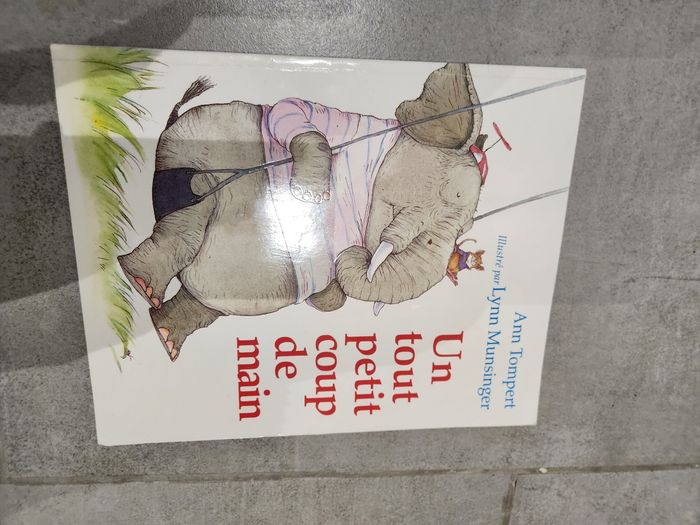 Livre souple enfant : un tout petit coup de main - photo numéro 2