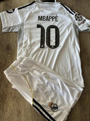 Ensemble de football - Real Madrid - Mbappé - 6 ans ( 22 )