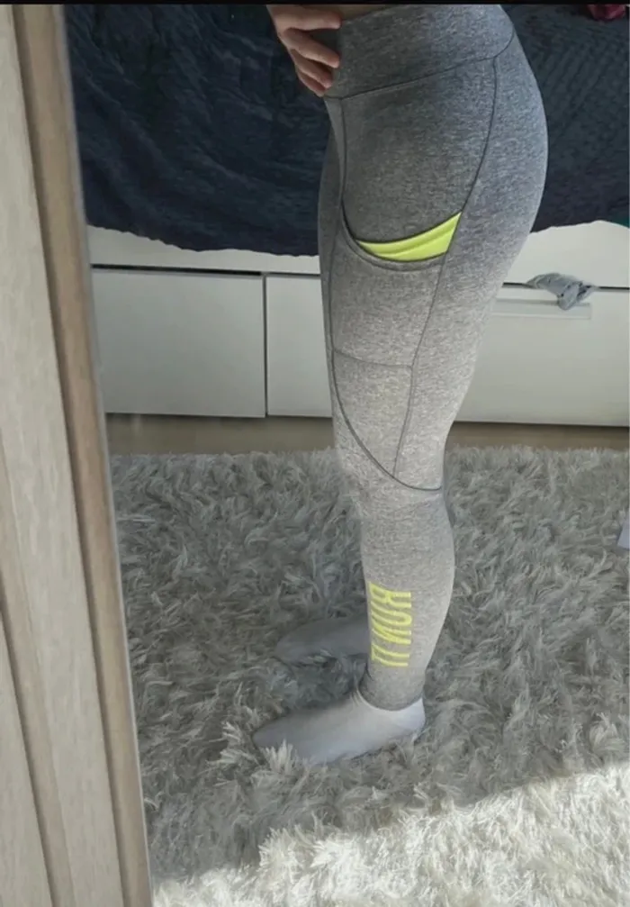 Legging avec 2 poches gris push up et bandes contrastantes vertes 36 - photo numéro 2