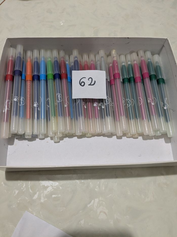 Lot de 62 feutres Pichon à pointe large. - photo numéro 10